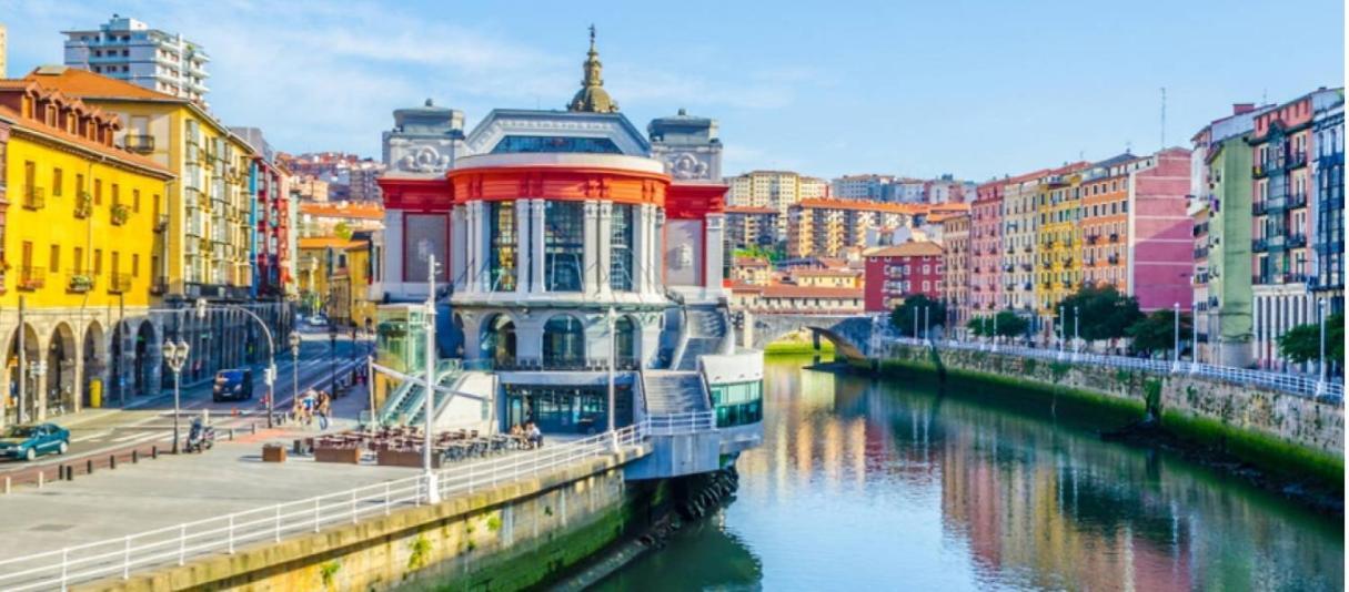 A 5 Minutos Andando Del Casco Viejo, Ayuntamiento, Plaza Circular Y Gran Via De Bilbao Y Proximo A Las 2 Lineas De Metro Bagian luar foto