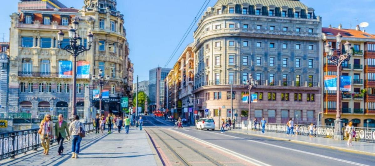 A 5 Minutos Andando Del Casco Viejo, Ayuntamiento, Plaza Circular Y Gran Via De Bilbao Y Proximo A Las 2 Lineas De Metro Bagian luar foto