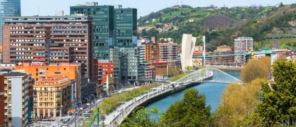 A 5 Minutos Andando Del Casco Viejo, Ayuntamiento, Plaza Circular Y Gran Via De Bilbao Y Proximo A Las 2 Lineas De Metro Bagian luar foto