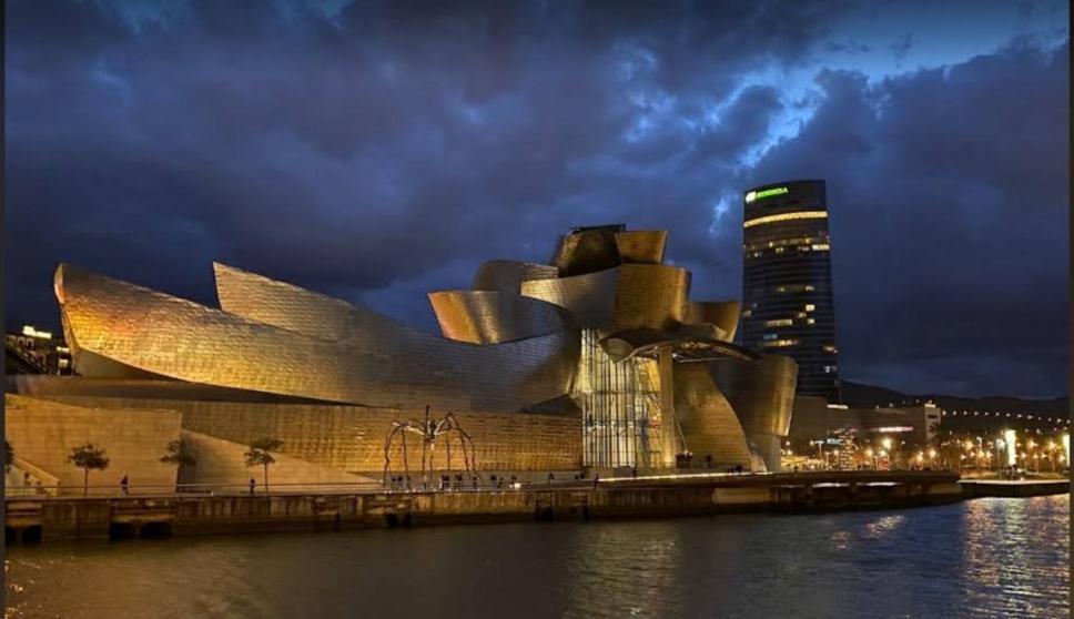 A 5 Minutos Andando Del Casco Viejo, Ayuntamiento, Plaza Circular Y Gran Via De Bilbao Y Proximo A Las 2 Lineas De Metro Bagian luar foto