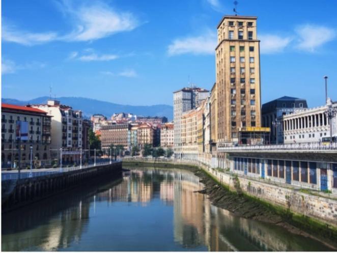 A 5 Minutos Andando Del Casco Viejo, Ayuntamiento, Plaza Circular Y Gran Via De Bilbao Y Proximo A Las 2 Lineas De Metro Bagian luar foto