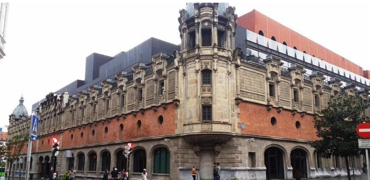 A 5 Minutos Andando Del Casco Viejo, Ayuntamiento, Plaza Circular Y Gran Via De Bilbao Y Proximo A Las 2 Lineas De Metro Bagian luar foto